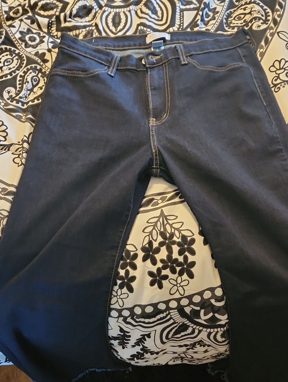 Judy Blue dark wash bell bottoms flare size 13/31 Raw Hem